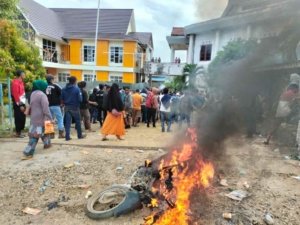 Masyarakat Tamainusi Demo DPRD Morut Soal Ini.