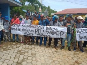 Warga Tamainusi Demo Soal Aktivitas PT. Latanindo Mining
