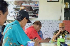 Bupati Delis Ngopi Bareng Jurnalis Morut