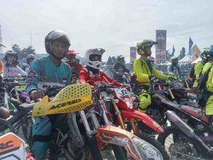 Bermotor Trail Merah Nomor 03, Ketua DPRD Morut Jajal Rute Combat Trail Adventure.