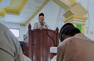 Ketua KPU Morut Bawakan Khutbah Jumat di Masjid Ar-Rahman Baturube