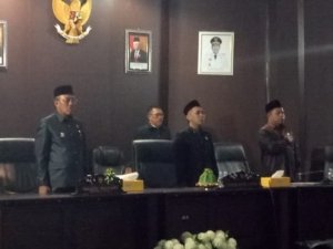 Rapat Paripurna Pemberhentian Ketua DPRD Morowali Utara Dijaga Ketat Polisi.