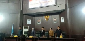 Hj. Megawati Ambo Asa Terlihat Hadiri Paripurna LKPJ Bupati Morut.