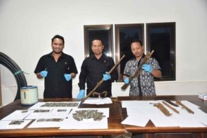 Pencari Katak di Bahontula Temukan Senpi Rakitan Laras Panjang dan Ratusan Amunisi Aktif