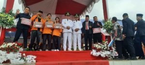 Momentum HUT RI ke-79, Pemda Morut Serahkan Bonus Untuk Atlet Silat Peraih Medali di Popda Sulteng