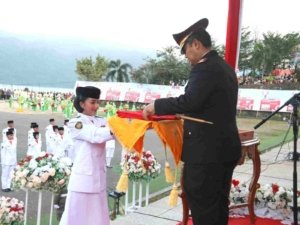 HUT RI ke-79. Kapolres Morowali Utara pimpin Upacara Penurunan Bendera Sang Merah Putih
