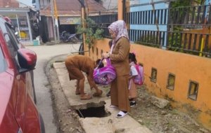 Anak TK Pertiwi Kolonodale Luka-luka Terjatuh di Lubang Trotoar