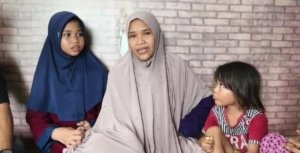 Tangis Haru Zoya, Anaknya dapat Umroh Gratis dari Bung Jeff