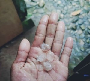 Hujan Es dan Angin Kencang Terjadi di Desa Toddopoli Ue Bangke