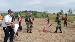 Direktur PT SPN Hadiri Penanaman Jagung Bersama di Desa Tabarano Kabupaten Morowali Utara