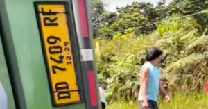 Bus Adhi Putra Terguling di Matialemba