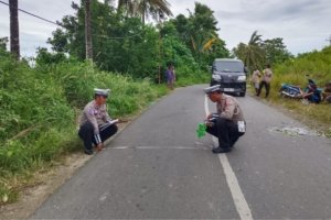 Polisi Olah TKP Kecelakaan Maut Motor VS Mobil di Luwuk Timur