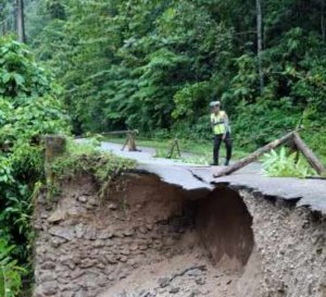 BPJN Sulteng Lakukan Penanganan Darurat Jalan Longsor Uelene-Wawopada