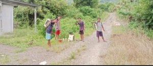 Masyarakat Uempanapa Gelar Kerja Bakti Lingkungan, Fokus pada Penyemprotan Rumput Liar