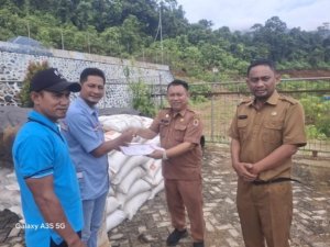 PT. Halmahera International Resources Bantu 25 Ton Pasir Silika untuk SPAM Kolonodale