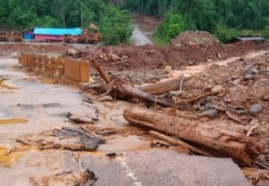 Banjir dan Longsor dari Area Tambang CV. Putri Perdana Rusak Jalan dan Jembatan