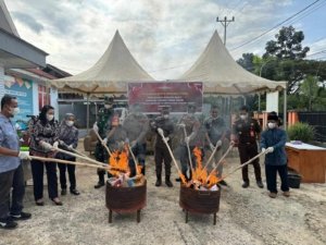 Kejari Morut Musnahkan Barang Bukti 20 Kasus Tindak Pidana Umum