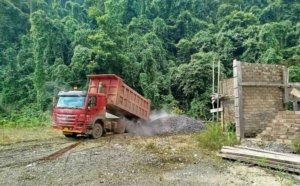 PT GNI Bantu Penimbunan Masjid Arahman Tanauge