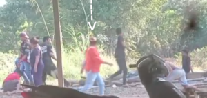 Video Pengeroyokan di Morut, Epy Bery Berjalan Santai Saat Anggotanya Menghajar Seorang Warga