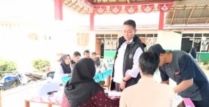 Camat Bungku Utara Pantau Langsung Pilkades dan Tunjukkan Kepedulian Sosial