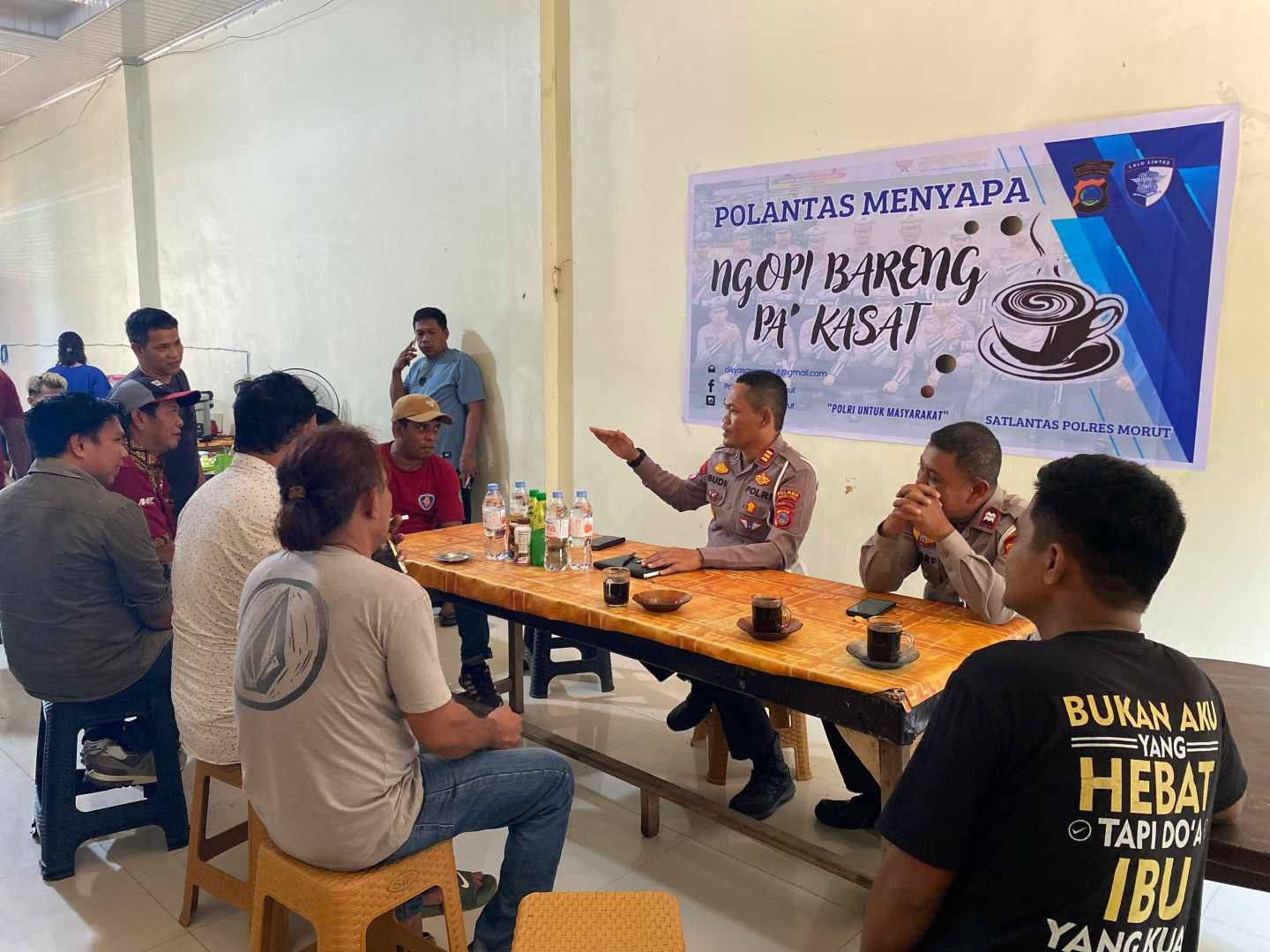 Ngopi Bareng Sopir Bus dan Rental, Polantas Polres Morut Ingatkan Jangan Kebut-Kebutan, Memicu Kemarahan Warga
