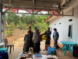 Posal Morowali Utara Serahkan Tali Asih ke Pesantren Radhotul Fitrah Lambolo
