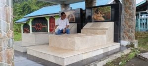 Yaristan Palesa, Menjalankan Tugas dan Merawat Rindu di Pusara Ayah dan Ibu