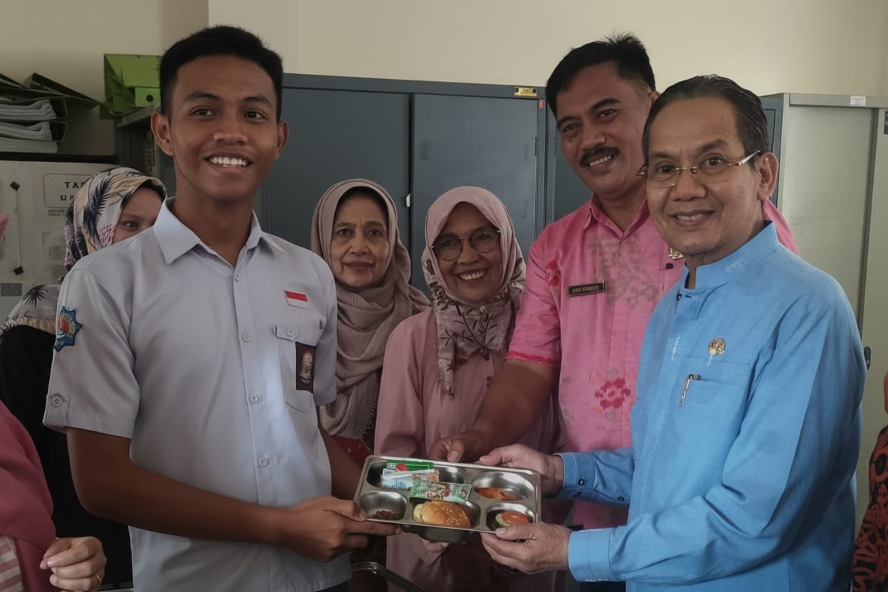 Longki Djanggola Soroti Keracunan Massal MBG: “Jangan Main-main dengan Nyawa Anak-anak”