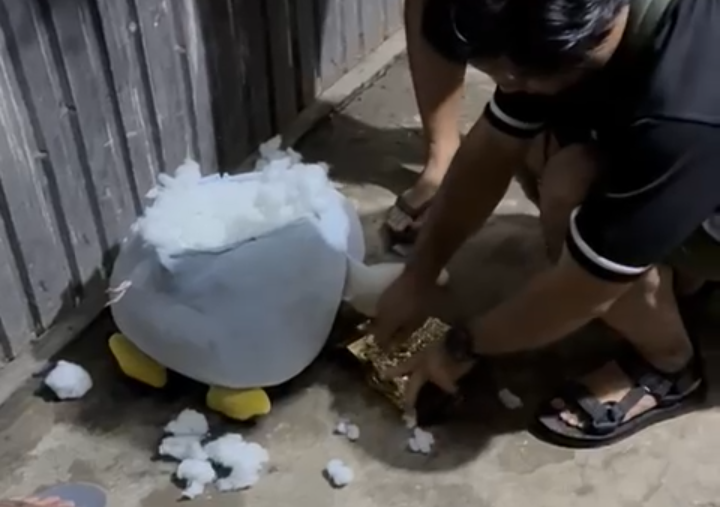 Satnarkoba Polres Morowali Amankan Diduga Sabu 1 Kg Disembunyikan dalam Boneka Doraemon