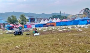 Wajah Lapangan Morokoa Kolondoale , Ramai Kegiatan, Sepi Kesadaran Lingkungan. Sampah berserakan