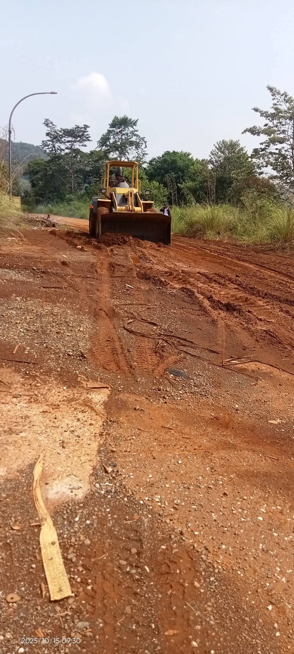 Petugas Gabungan Tangani Longsor di Belakang RSUD Kolonodale