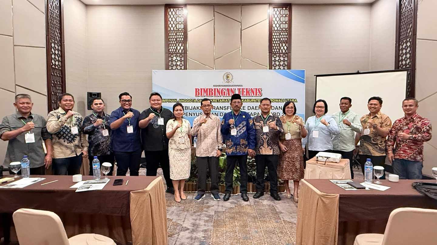 12 Orang Anggota dan Sekertariat DPRD Morut Ikuti Bimtek di Mataram
