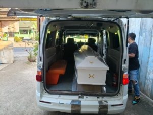 Ambulans Doktor Mardiman Sane  Jemput Jenazah dari RSUD Kolonodale ke Era: Visi Mulia ‘Kemanusiaan Tanpa Batas”