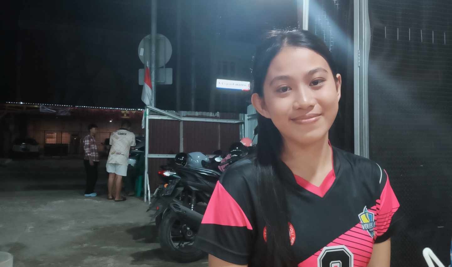 Nanda Larope, Mahasiswi Asal Lembobelala yang Menggenggam Mimpi di Lapangan Voli dan Dunia Hukum