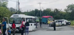 Dua Mobil Tabrakan di Ruas Jalan Desa Tabarano, Enam Penumpang Luka Ringan