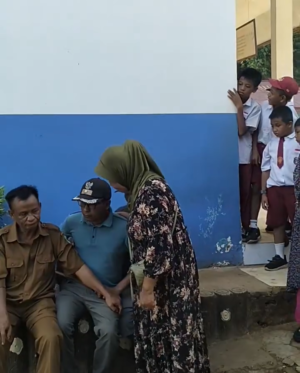 Emosional Soal SDN Disegel, Kades Ganda-ganda Seperti “Anak SD”