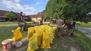 Polsek Mori Atas Serahkan 1,5 Ton Jagung Hasil Panen Petani Desa Era ke Bulog Poso