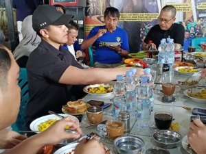 Ketum PSI Kaesang Pangarep Sarapan Nasi Kuning Palu