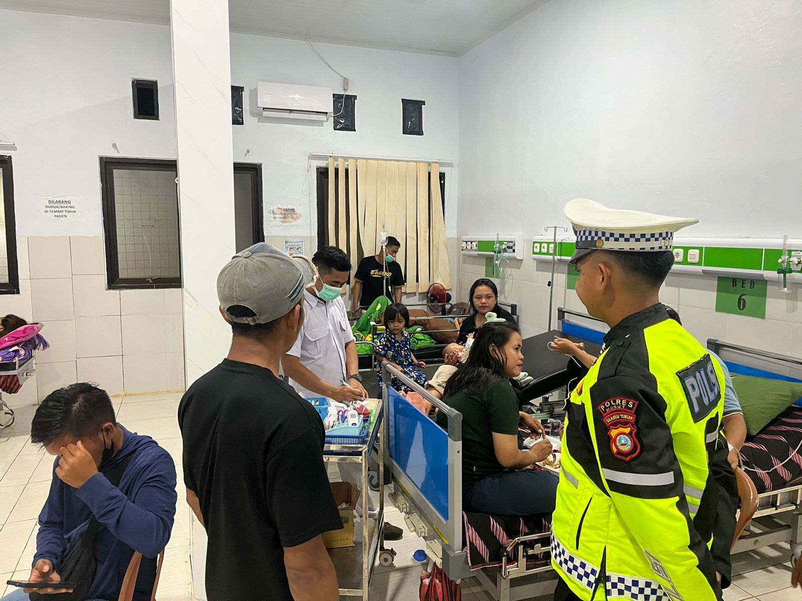 Gerak Cepat Polantas Polres Morut Evakuasi Mobil Masuk Jurang Korololaki