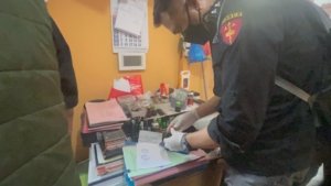 Dalam Pengawalan Ketat, Penyidik Kejati Sulteng Geledah Kantor Desa dan Rumah Mantan Kades Tamainusi