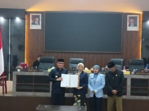 DPRD Morowali Utara Sahkan APBD 2026 