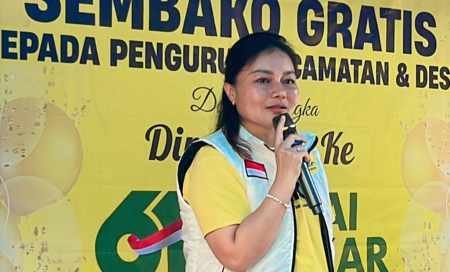 Golkar Morut Berbagi 125 Paket Sembako di Petasia, Fanny Tampake Ajak Kader Tetap Solid