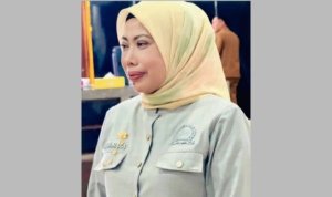 Ketua DPRD Morut Warda Dg Mamala Pakai Baju Abu-Abu dengan Pita Emas di Paripurna, Ini Maknanya