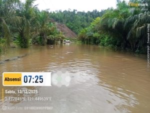 Diduga Aktivitas Serampangan PT. SMA Membuat Sungai Mohoni Banjir Meluap ke Jalan Utama Bimorjaya