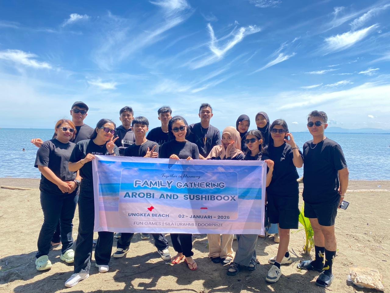 Awali Tahun 2026, Arobi Nikmat 47 Kolonodale dan Sushibox Gelar Family Gathering di Ungkea Beach