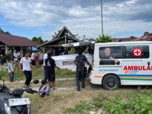 Ambulance Relawan Doktor Mardiman Sane Antar Jenazah Warga Pendolo ke Pekuburan
