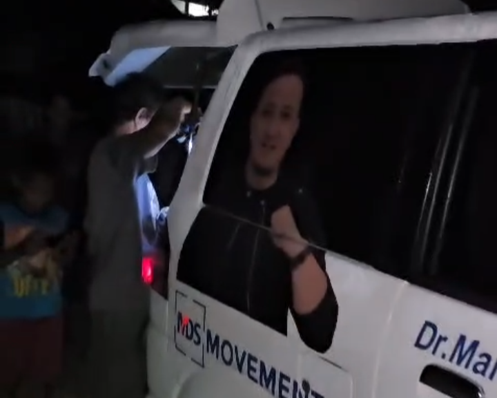 Ambulance Doktor Mardiman Sane antar pasien melahirkan dari desa Opo ke Puskesmas Lemo