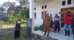 Kantor Desa Disegel. Tokoh Masyarakat dan Adat Winangabino Minta Kades Diberhentikan
