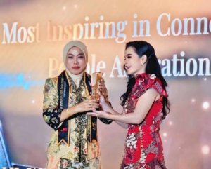 Warda Dg Mamala Menerima Penghargaan Indonesia Innovation Excellence Award 2026.