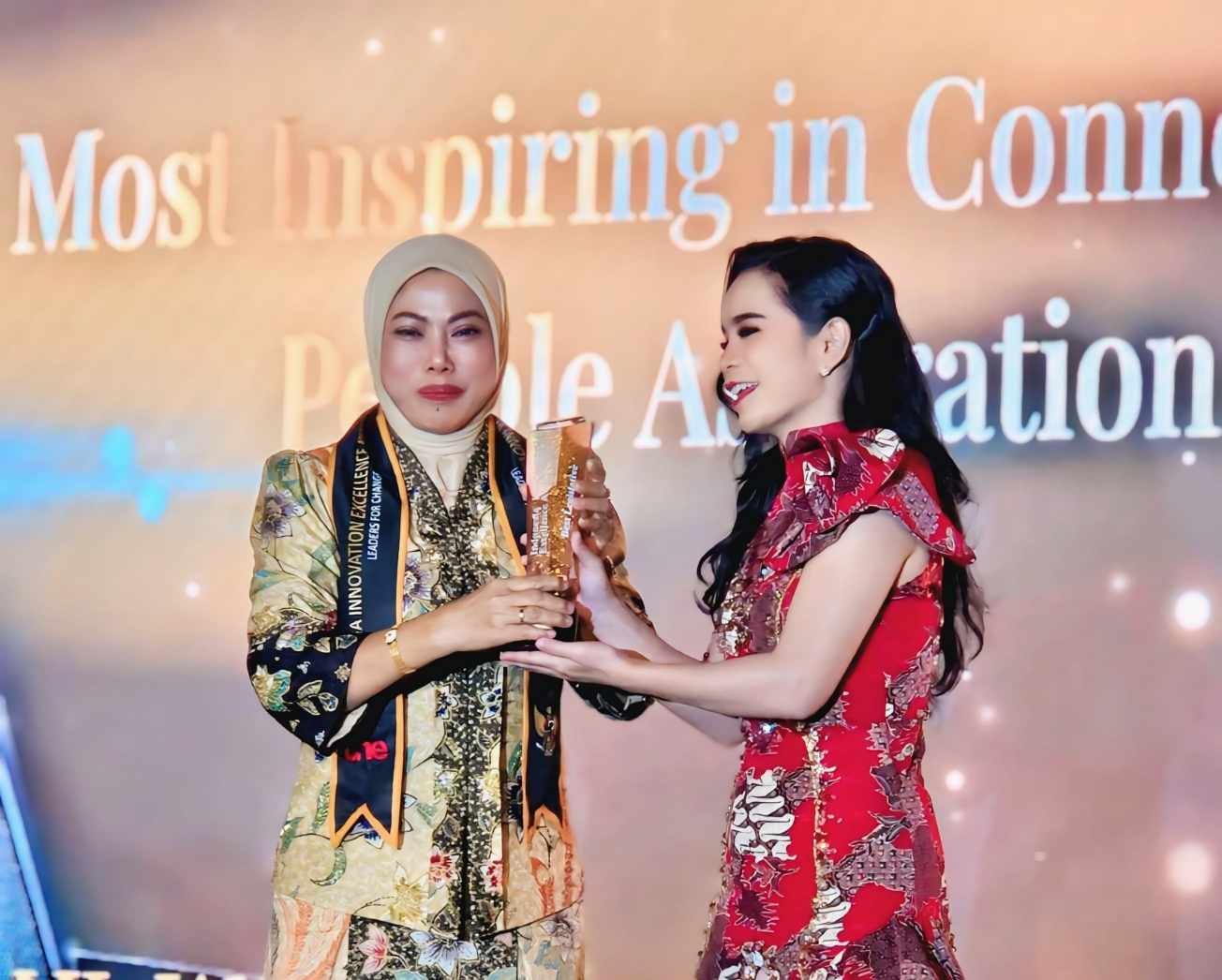 Warda Dg Mamala Menerima Penghargaan Indonesia Innovation Excellence Award 2026.